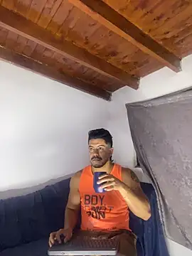 AndresSmith   online show from 03-07-26, 09:27