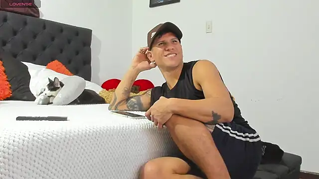 Snapshot of nakedfoam1 chatting on 04-04-26, 01:01 nakedfoam1 online show from 04-04-26, 01:01