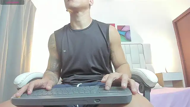 Snapshot of nakedfoam1 chatting on 03-09-26, 04:05 nakedfoam1 online show from 03-09-26, 04:05