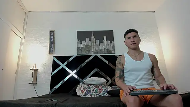 Snapshot of nakedfoam1 chatting on 11-18-25, 05:00 nakedfoam1 online show from 11-18-25, 05:00