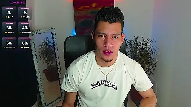 Snapshot of dirtyboy_23 chatting on 11-25-25, 02:45 dirtyboy 23 online show from 11-25-25, 02:45