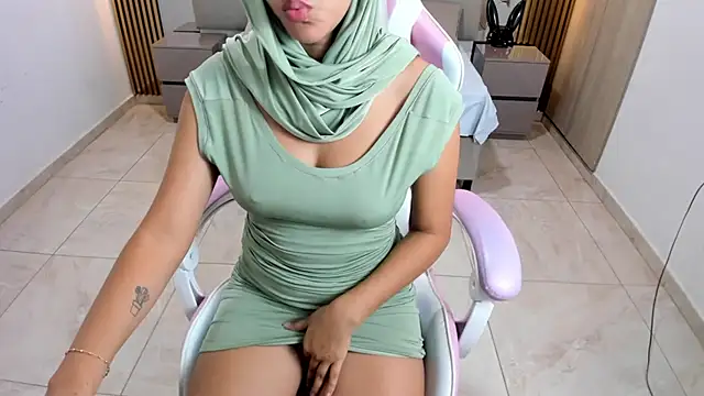 Snapshot of Maysa_badawi chatting on 01-25-25, 10:18 Maysa badawi online show from 01-25-25, 10:18