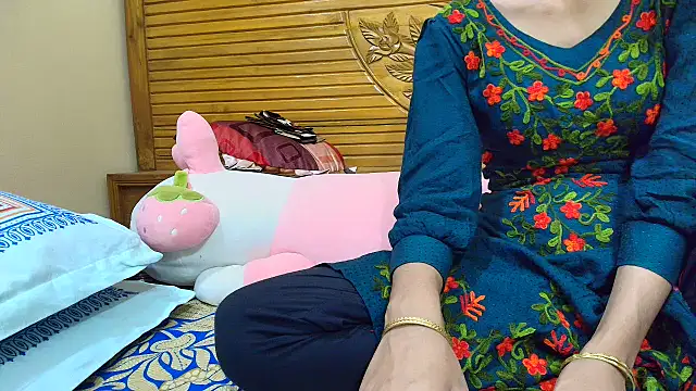 Srabontii online show from 10-31-25, 09:32