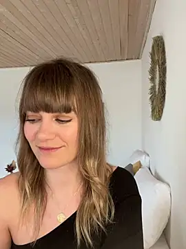 Snapshot of Milla__one chatting on 01-29-25, 12:35 Milla one online show from 01-29-25, 12:35