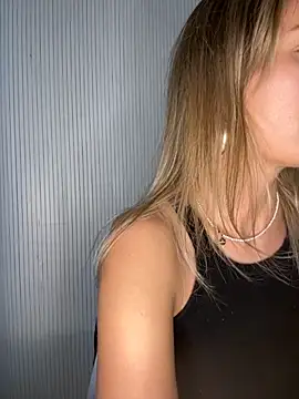 Snapshot of Milla__one chatting on 09-17-25, 03:36 Milla one online show from 09-17-25, 03:36