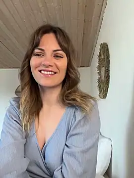 Snapshot of Milla__one chatting on 02-19-25, 08:12 Milla one online show from 02-19-25, 08:12