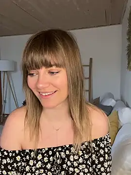 Snapshot of Milla__one chatting on 02-05-25, 09:04 Milla one online show from 02-05-25, 09:04