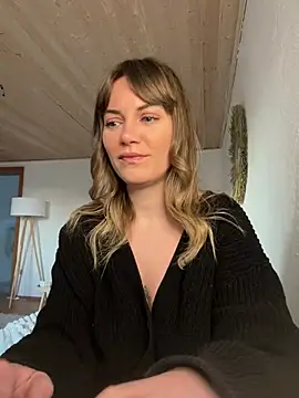 Snapshot of Milla__one chatting on 02-18-25, 04:25 Milla one online show from 02-18-25, 04:25