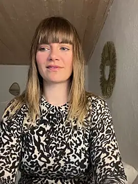 Snapshot of Milla__one chatting on 02-04-25, 10:00 Milla one online show from 02-04-25, 10:00