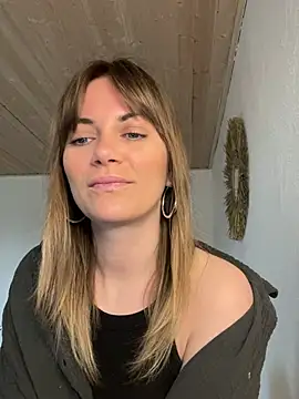 Snapshot of Milla__one chatting on 03-11-25, 08:19 Milla one online show from 03-11-25, 08:19