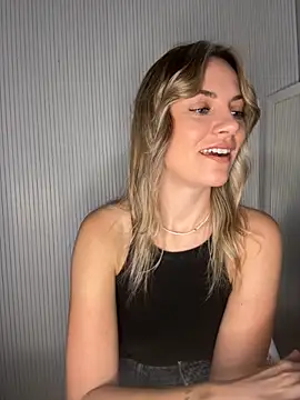 Snapshot of Milla__one chatting on 10-20-25, 07:20 Milla one online show from 10-20-25, 07:20