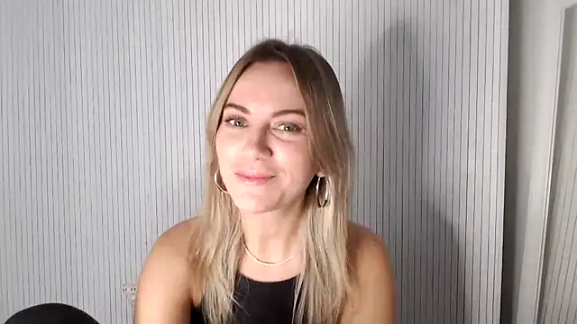 Snapshot of Milla__one chatting on 11-10-25, 08:19 Milla one online show from 11-10-25, 08:19