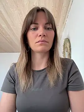 Snapshot of Milla__one chatting on 03-18-25, 03:33 Milla one online show from 03-18-25, 03:33