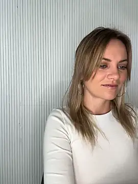 Snapshot of Milla__one chatting on 11-03-25, 07:46 Milla one online show from 11-03-25, 07:46