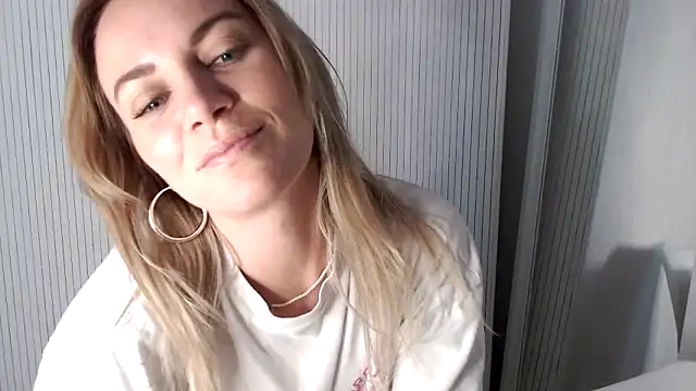 Snapshot of Milla__one chatting on 11-12-25, 01:59 Milla one online show from 11-12-25, 01:59