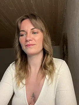 Snapshot of Milla__one chatting on 02-20-25, 06:35 Milla one online show from 02-20-25, 06:35