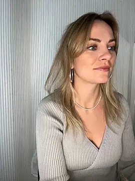 Snapshot of Milla__one chatting on 09-22-25, 10:32 Milla one online show from 09-22-25, 10:32