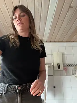 Snapshot of Milla__one chatting on 02-26-25, 12:27 Milla one online show from 02-26-25, 12:27