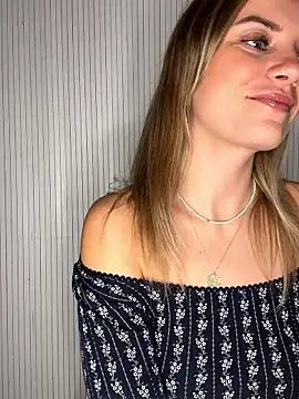 Snapshot of Milla__one chatting on 10-13-25, 05:14 Milla one online show from 10-13-25, 05:14