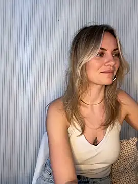 Snapshot of Milla__one chatting on 02-26-26, 01:22 Milla one online show from 02-26-26, 01:22