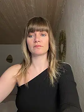 Snapshot of Milla__one chatting on 02-13-25, 04:39 Milla one online show from 02-13-25, 04:39