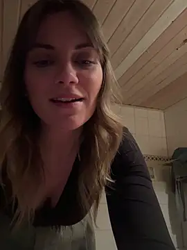 Snapshot of Milla__one chatting on 02-17-25, 07:33 Milla one online show from 02-17-25, 07:33