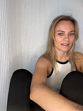 Snapshot of Milla__one chatting on 10-02-25, 02:09 Milla one online show from 10-02-25, 02:09