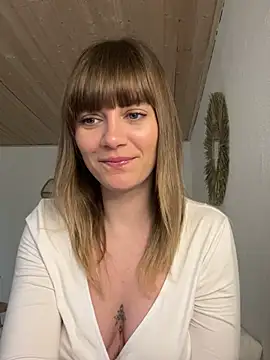 Snapshot of Milla__one chatting on 02-11-25, 11:31 Milla one online show from 02-11-25, 11:31