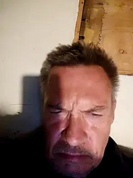 Snapshot of ed44435 chatting on 10-27-25, 10:05 ed44435 online show from 10-27-25, 10:05