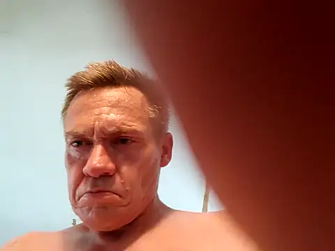 Snapshot of ed44435 chatting on 10-29-25, 10:09 ed44435 online show from 10-29-25, 10:09