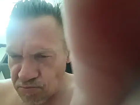 Snapshot of ed44435 chatting on 02-18-26, 04:58 ed44435 online show from 02-18-26, 04:58