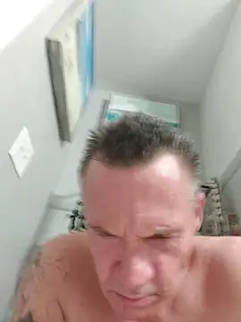 Snapshot of ed44435 chatting on 10-10-25, 05:52 ed44435 online show from 10-10-25, 05:52