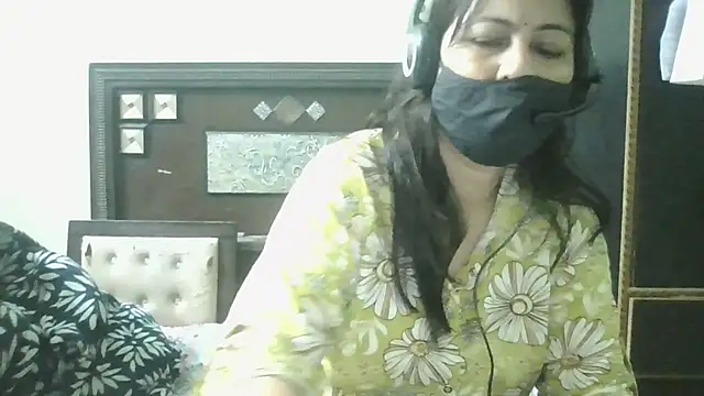 couplesuni online show from 05-18-26, 02:23