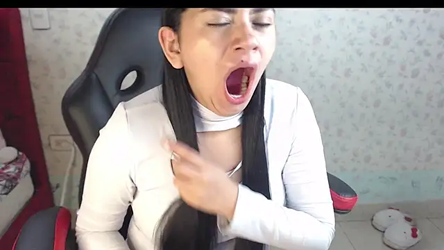 kayla k18 online show from 10-29-25, 01:15