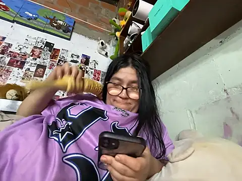 Snapshot of dafne19_ chatting on 06-18-26, 04:55 dafne19 online show from 06-18-26, 04:55