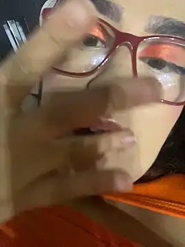 dafne19  online show from 12-21-25, 05:09