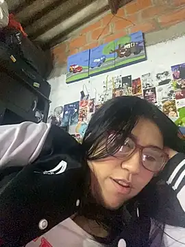 dafne19  online show from 11-18-25, 05:00