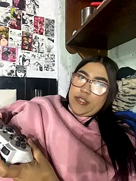 dafne19  online show from 12-17-25, 05:45