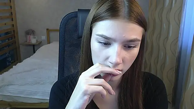 Snapshot of AnaHoney chatting on 10-14-25, 07:09 AnaHoney online show from 10-14-25, 07:09