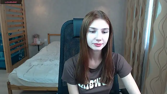 Snapshot of AnaHoney chatting on 10-10-25, 02:45 AnaHoney online show from 10-10-25, 02:45