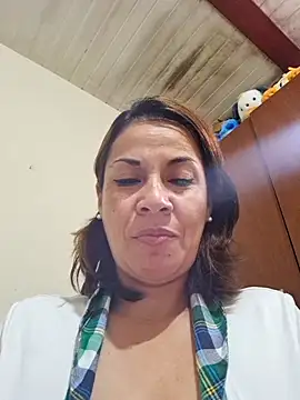 Snapshot of Zaralu_ chatting on 02-12-26, 01:00 Zaralu online show from 02-12-26, 01:00