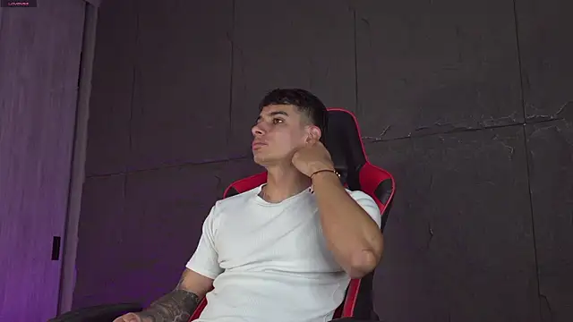 Snapshot of joseph_boy chatting on 07-17-26, 11:40 joseph boy online show from 07-17-26, 11:40
