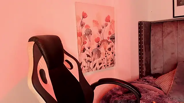 Alaia Cute online show from 12-23-25, 03:50