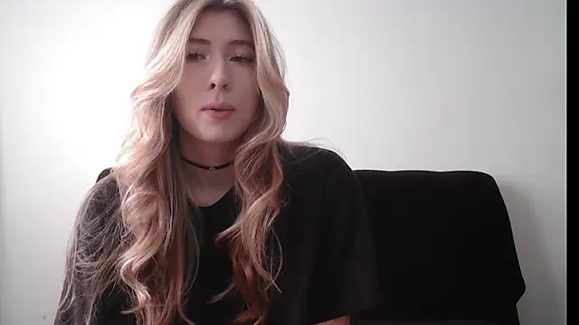 ErikaShyy online show from 10-30-25, 10:13