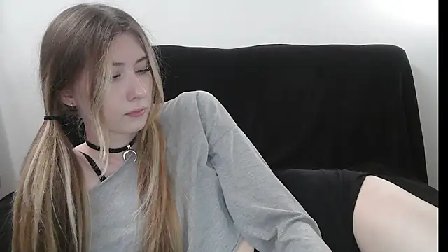 ErikaShyy online show from 06-01-26, 10:37