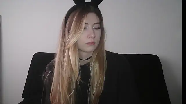 ErikaShyy online show from 10-08-25, 10:50