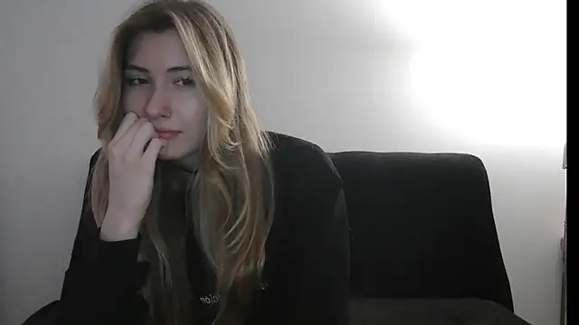 ErikaShyy online show from 10-18-25, 02:41