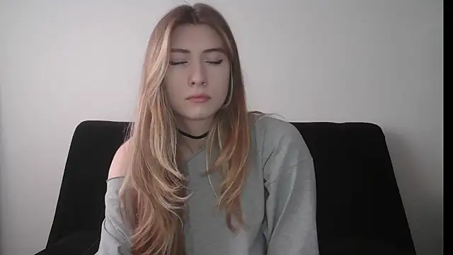 ErikaShyy online show from 10-14-25, 11:00