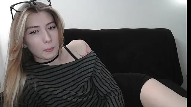 ErikaShyy online show from 03-12-26, 10:52