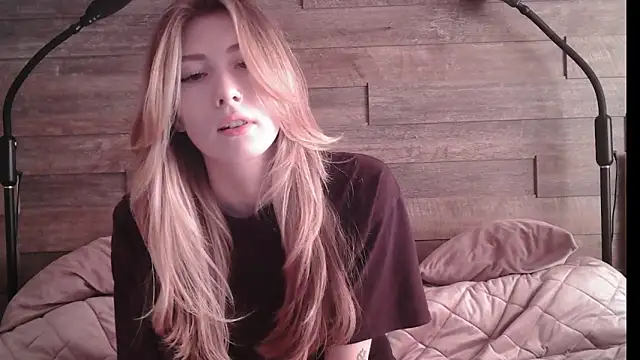 ErikaShyy online show from 02-20-25, 11:09